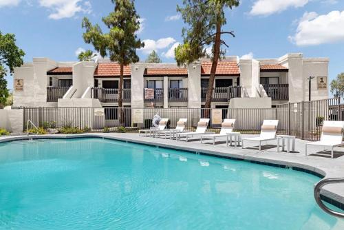 Maryvale Apartment | Landing Apartments Phoenix - Maryvale Village