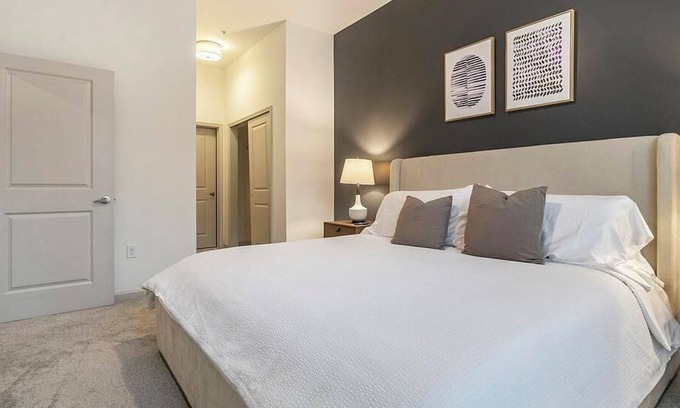 Seven Springs Apartment | Landing at Avalon at Seven Springs Apartments - 2 Bedrooms in Seven Springs