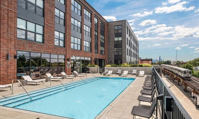 Logan Square Apartment | Landing at Logan Apartments - 1 Bedroom in Logan Square