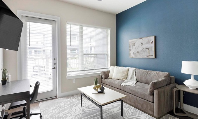Old East Dallas Apartment | Landing at Macallan on Ross - 1 Bedroom in Old .