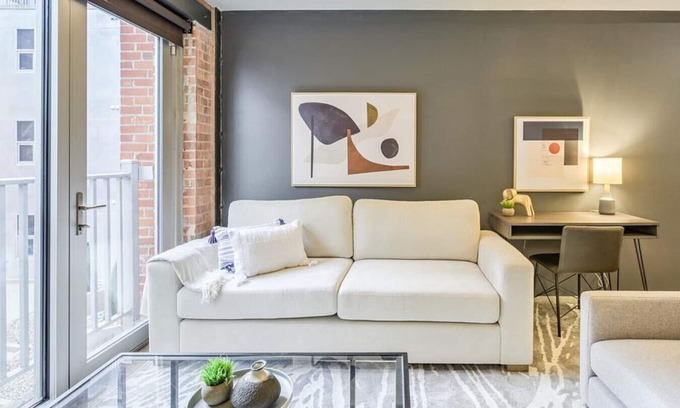 Southeast Omaha Apartment | Landing at The Breakers - 1 Bedroom in Downtown