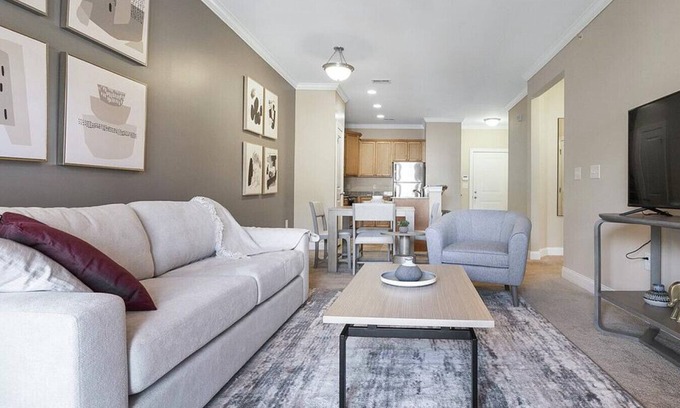 Greensboro Apartment | Landing at The Plantation at Pleasant Ridge - 1 Bedroom in Downtown Greensboro