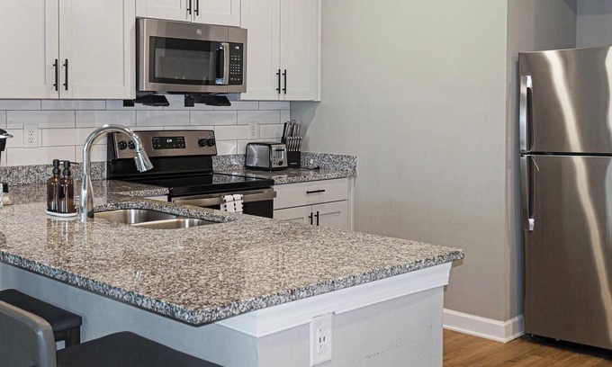 Fort Myers Apartment | Landing | Beautiful 1BD, Yoga Studio, Gym