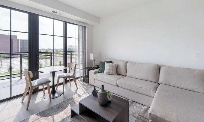 Schaumburg Apartment | Landing | Beautiful 1BD, Clubhouse, Pool