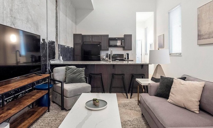 Downtown Memphis Apartment | Landing | Beautiful 1BD, Courtyard, Gym