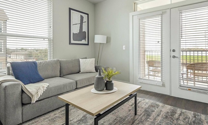 Katy Apartment | Landing | Beautiful 1BD, Clubhouse, Pool