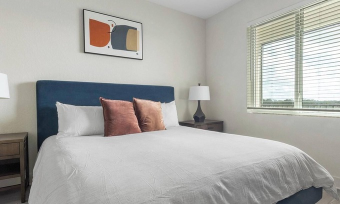 Palmetto Apartment | Landing | Beautiful 1BD, Gym, Pool