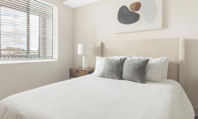 Palmetto Apartment | Landing | Beautiful 1BD, Yoga Studio, Gym