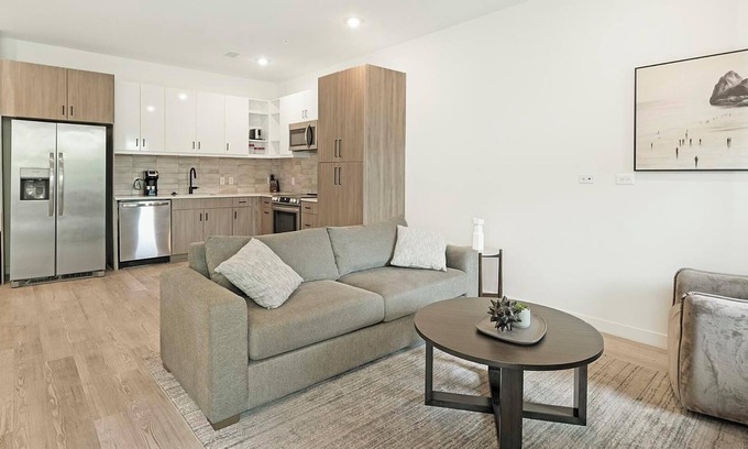 Richmond Apartment | Landing | Beautiful 1BD, Courtyard, Clubhouse