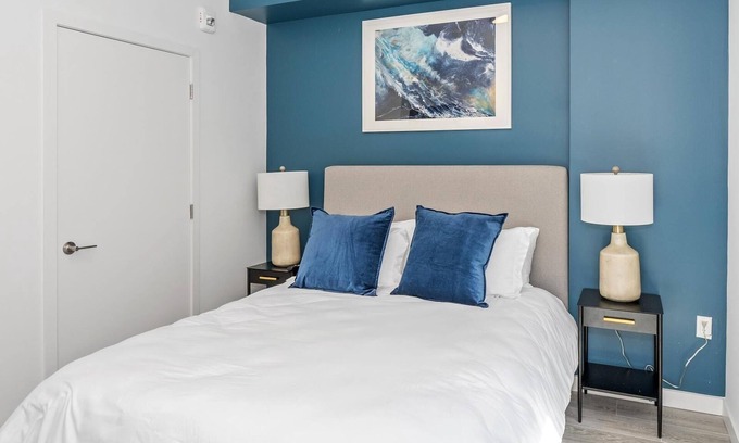 Candler Apartment | Landing | Beautiful 2BD, Clubhouse, Pool