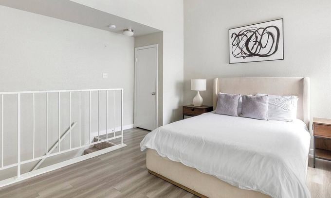 Fort Worth Apartment | Landing | Chic 1BD, Gym, Pool
