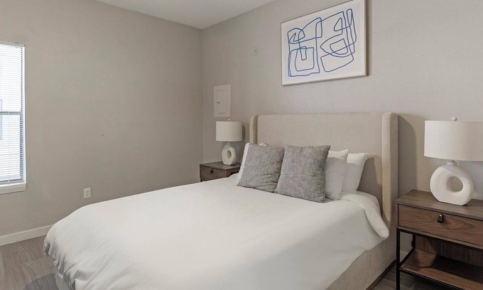 Fort Worth Apartment | Landing | Modern 1BD, Pool, Gym