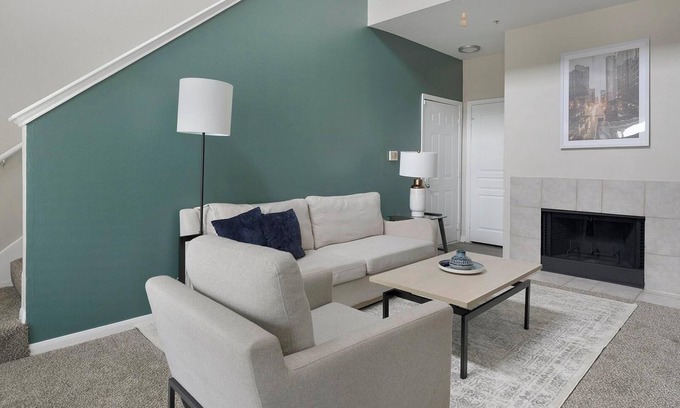 Briarforest Apartment | Landing | Modern 2BD, Pool, Gym