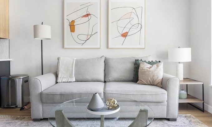 Englewood Apartment | Landing | Modern Studio, Gym, Rooftop Lounge