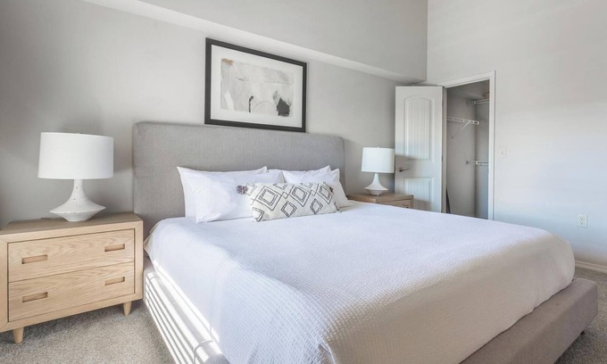 Broken Arrow Apartment | Landing | Spectacular 2BD, Pool, Gym