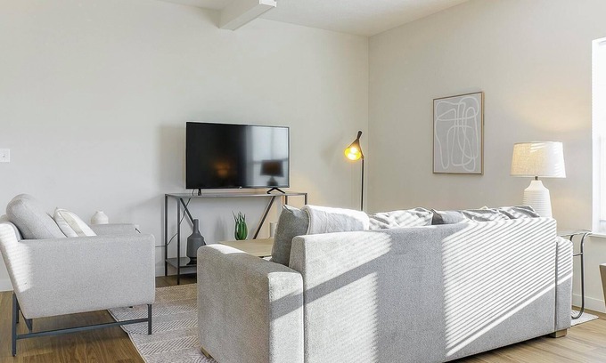 Cartersburg Apartment | Landing | Spectacular 2BD, Courtyard, Clubhouse