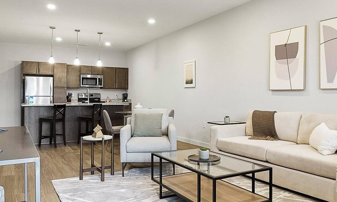 Cartersburg Apartment | Landing | Spectacular 2BD, Courtyard, Gym