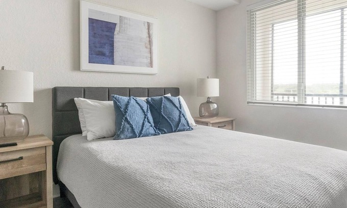 Palmetto Apartment | Landing | Spectacular 1BD, Pool, Clubhouse