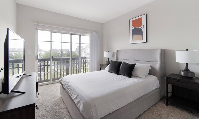 West Dundee Apartment | Landing | Spectacular 2BD, Gym, Pool