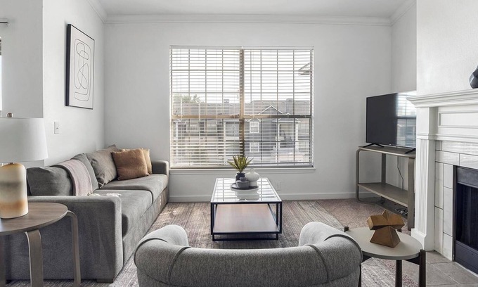 McNeil Apartment | Landing | Stunning 1BD, Gym, Pool