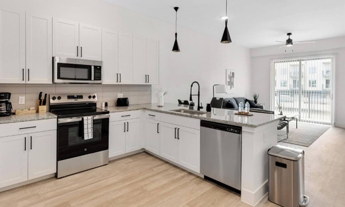 Denton Apartment | Landing | Stunning 1BD, Gym