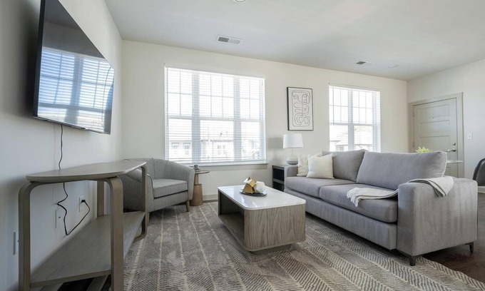 Charlotte Apartment | Landing | Stunning 1BD, Clubhouse, Gym