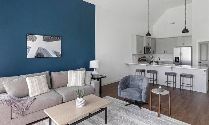 Athens Apartment | Landing | Stunning 2BD, Clubhouse, Gym
