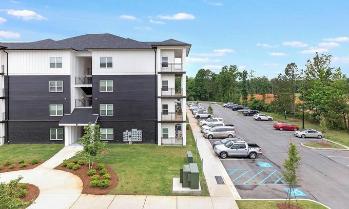 Athens Apartment | Landing | Stunning 3BD, Yoga Studio, Gym