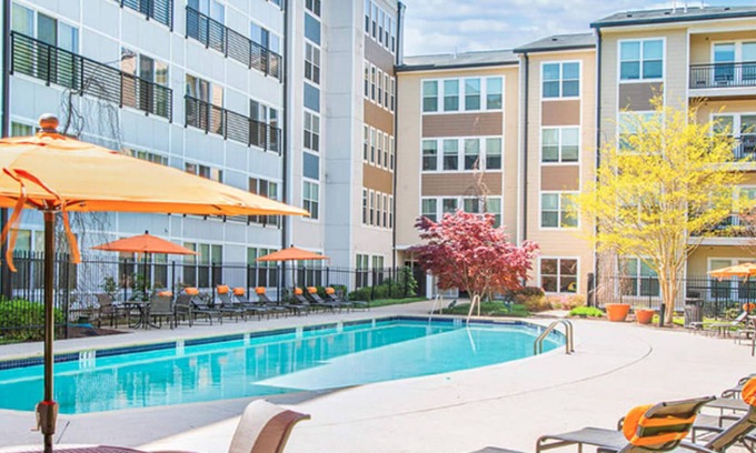 Chillum Apartment | Landing | Stunning Studio, Pool, Courtyard