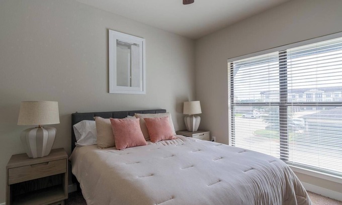 Katy Apartment | Landing | Stylish 1BD, Courtyard, Gym