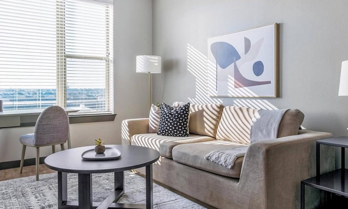 Buda Apartment | Landing | Stylish 1BD in Kyle