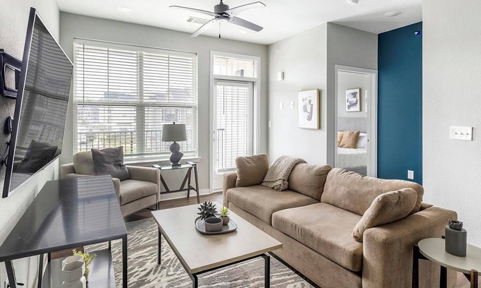 Madison Apartment | Landing | Stylish 1BD, Pool, Gym