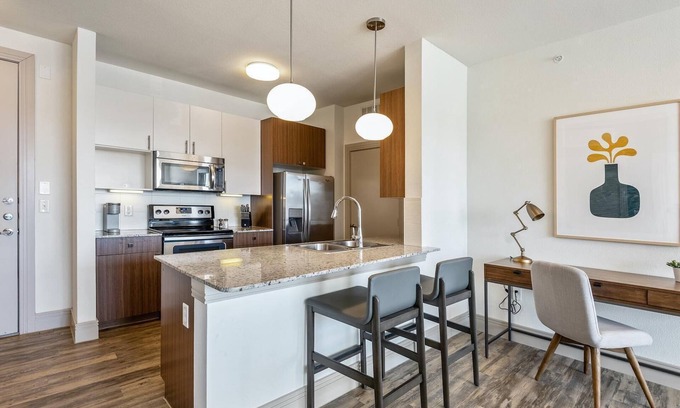 Murfreesboro Apartment | Landing | Stylish 2BD, Yoga Studio, Gym