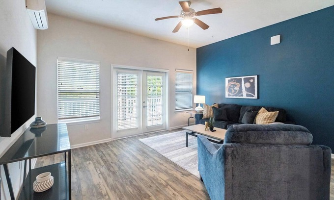 Charlotte Apartment | Landing | Stylish 2BD, Gym, Clubhouse