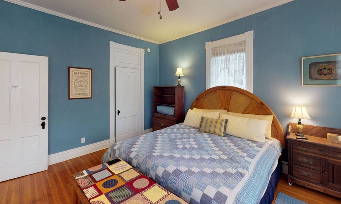 Nelsonville Bed & Breakfast | Lane Room in Historic Primrose Bed & Breakfast in downtown Nelsonville!