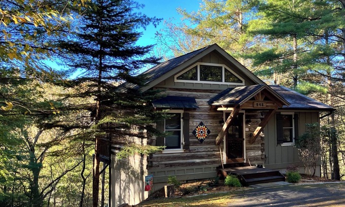 Lansing Cabin | Lansing NC , near West Jefferson and Boone NC, secluded log cabin getaway