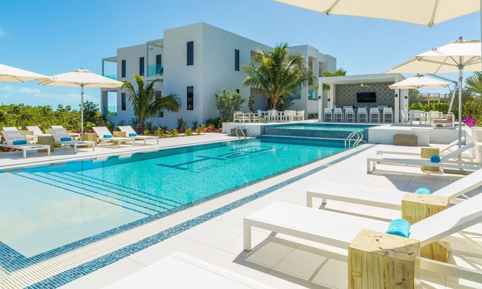 Long Bay Apartment | Lap of Luxury, Astonishing Ocean Views & Free Breakfast now 'til end June