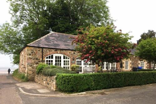 Bamburgh House | Lapwing Cottage