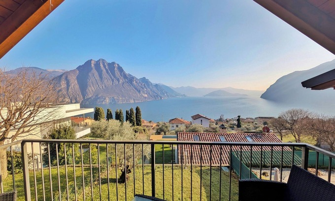 Zorzino Apartment | Lara's house with lake view