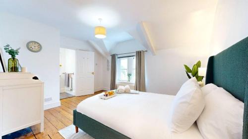 Canton Apartment | Large 2-Bed Apartment in Cardiff