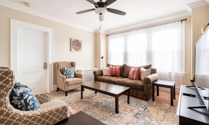 Weequahic Apartment | Large 3 BDR 10 mins to EWR Airport Bus to NYC
