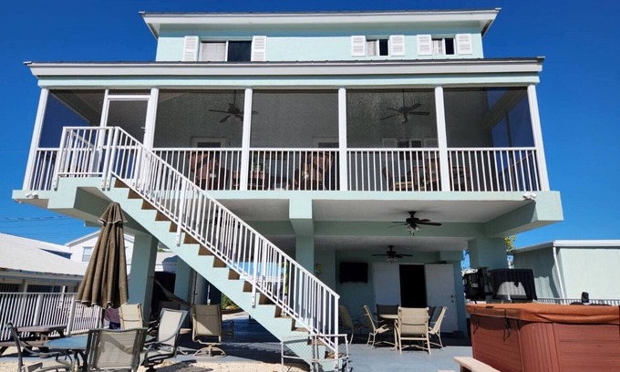 Monroe County House | Large 3-story Home on the Water - 45ft dock