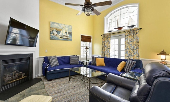Bayside House | Large 3BR 2.5BA Garage Townhouse in Great West OC Neighborhood with Pool.