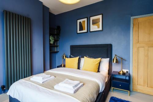 Pontcanna House | Large 3BR House Garden Free parking Games
