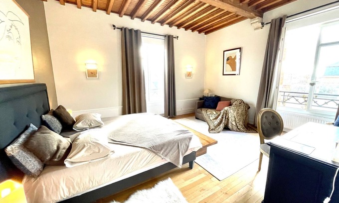 Chartres Apartment | Large 4* apartment for 6 people in the center of Chartres