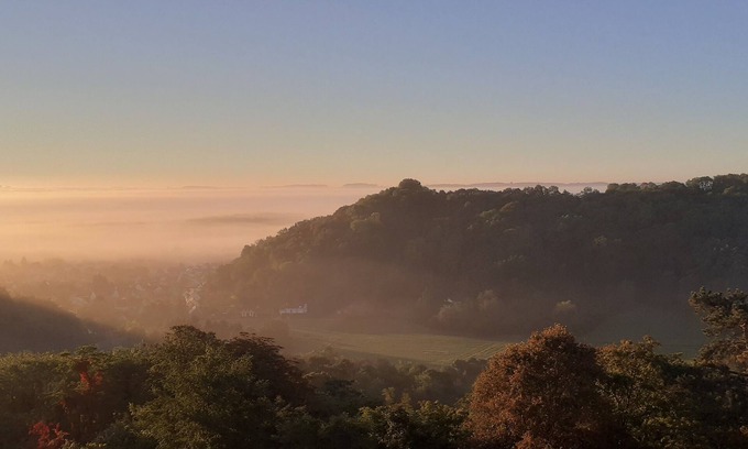 Laon House | Large 4* gîte: sleeps 12, 6 bedrooms, 4 bathrooms, games room, garden