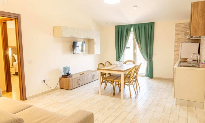 Ospedaletto D'Alpinolo Apartment | Large and spacious apartment surrounded by greenery (Canapino 6)