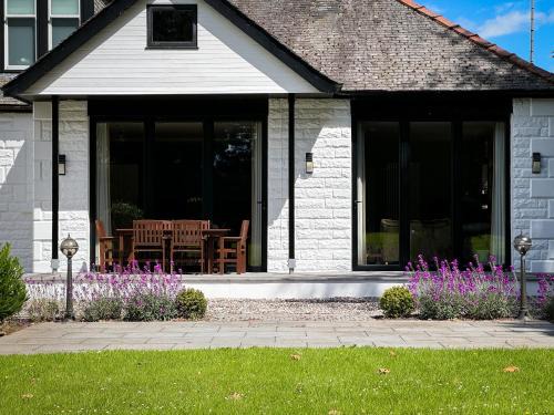 Glasgow House | Large and luxurious country home near Glasgow