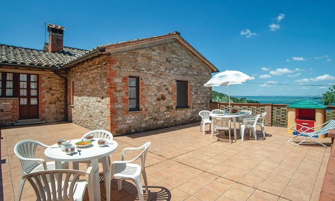 Magione Apartment | Large apartment on the first floor of an ancient and characteristic farmhouse situated on the side o