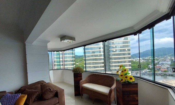 Centro Apartment | LARGE APARTMENT 1SUI+2Q SEA SQUARE 50m from BALNEÁRIO CAMBORIU BEACH